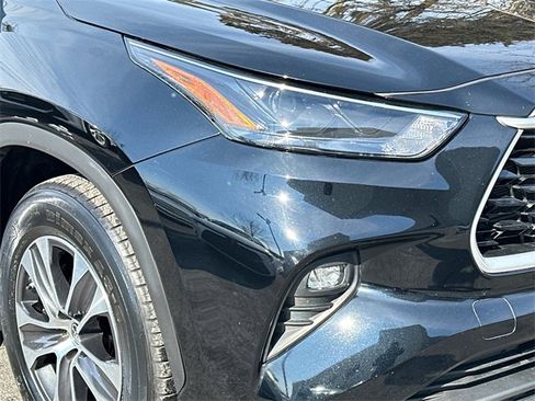 Used 2023 Toyota Highlander XLE image 11