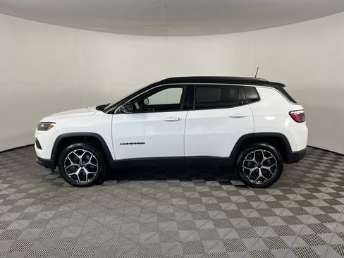 Used 2025 Jeep Compass Limited w/ Sun & Sound Group AWD/4WD image 4