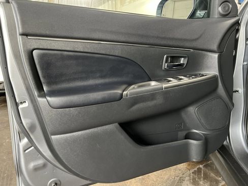 Used 2023 Mitsubishi Outlander Sport SE image 12