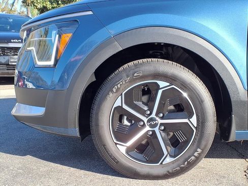 Certified 2025 Kia Niro EX image 15