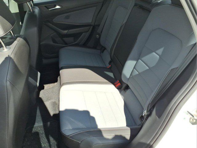 Certified 2025 Volkswagen Jetta SE w/ Sunroof Package FWD image 10