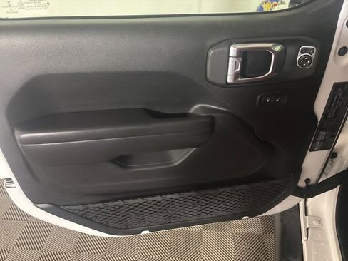 Used 2021 Jeep Gladiator Willys image 18