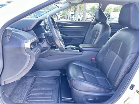 Used 2024 Nissan Altima 2.5 SR FWD image 13