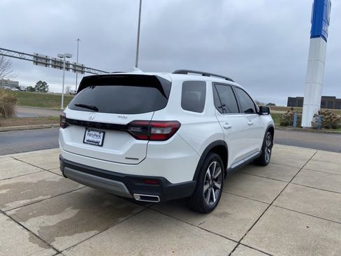 Used 2023 Honda Pilot Touring image 10