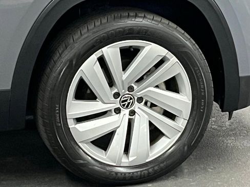 Certified 2022 Volkswagen Atlas Cross Sport SE image 40