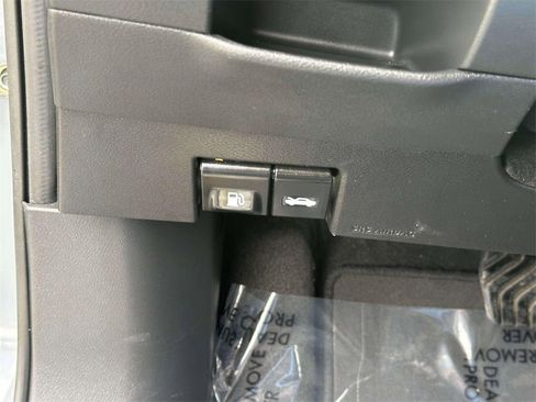 Certified 2023 Nissan Kicks SR image 17