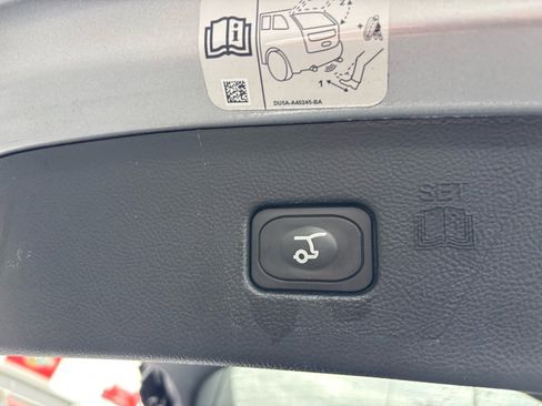 Used 2020 Ford Edge SEL w/ Convenience Package image 11