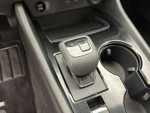 Used 2024 Nissan Rogue SV AWD/4WD image 19