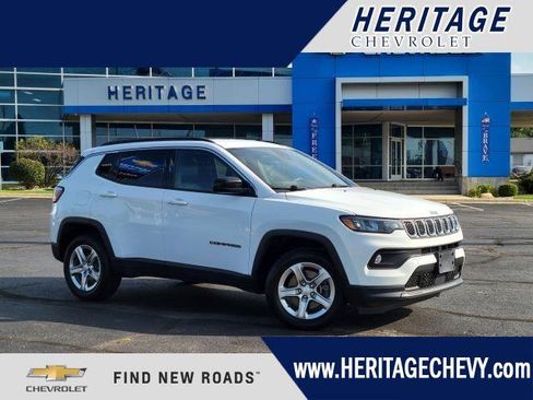 Used 2024 Jeep Compass Latitude AWD/4WD image 1