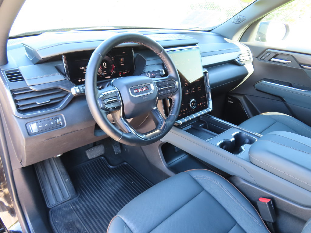 Used 2025 GMC Acadia AT4 w/ Luxury Package AWD/4WD image 4