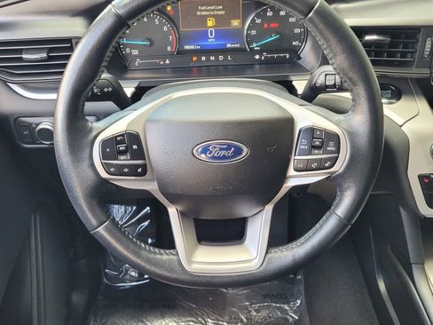 Used 2022 Ford Explorer XLT image 12