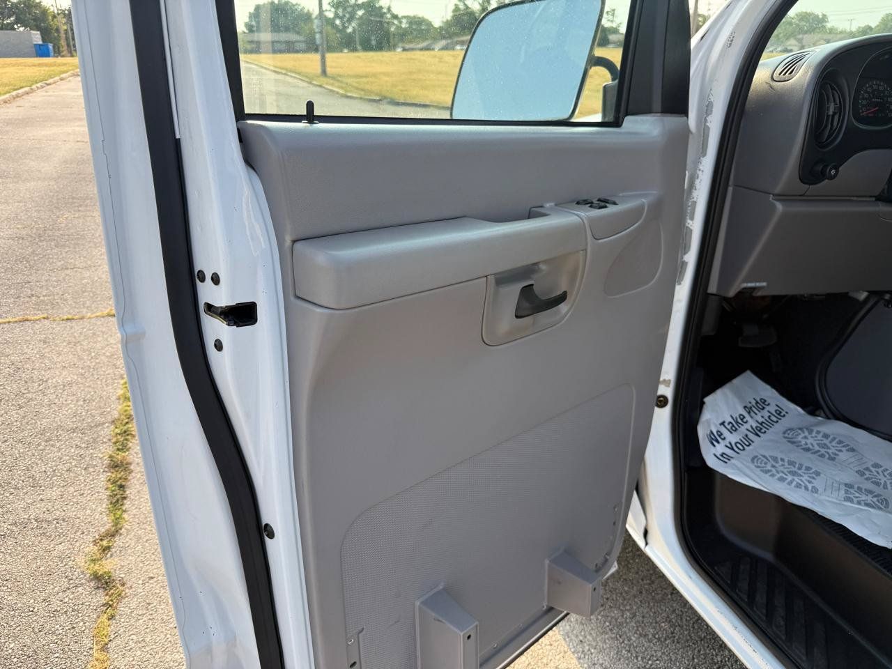 Used 2002 Ford E-150 and Econoline 150 Wagon RWD image 11