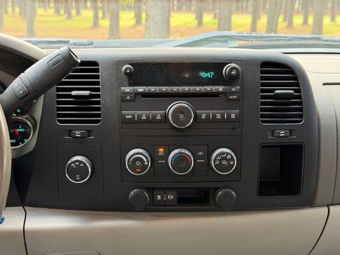 Used 2011 GMC Sierra 2500 SLE image 4