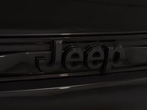 Used 2023 Jeep Grand Cherokee Altitude AWD/4WD image 21