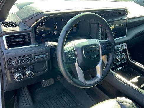Used 2023 GMC Yukon XL Denali image 14