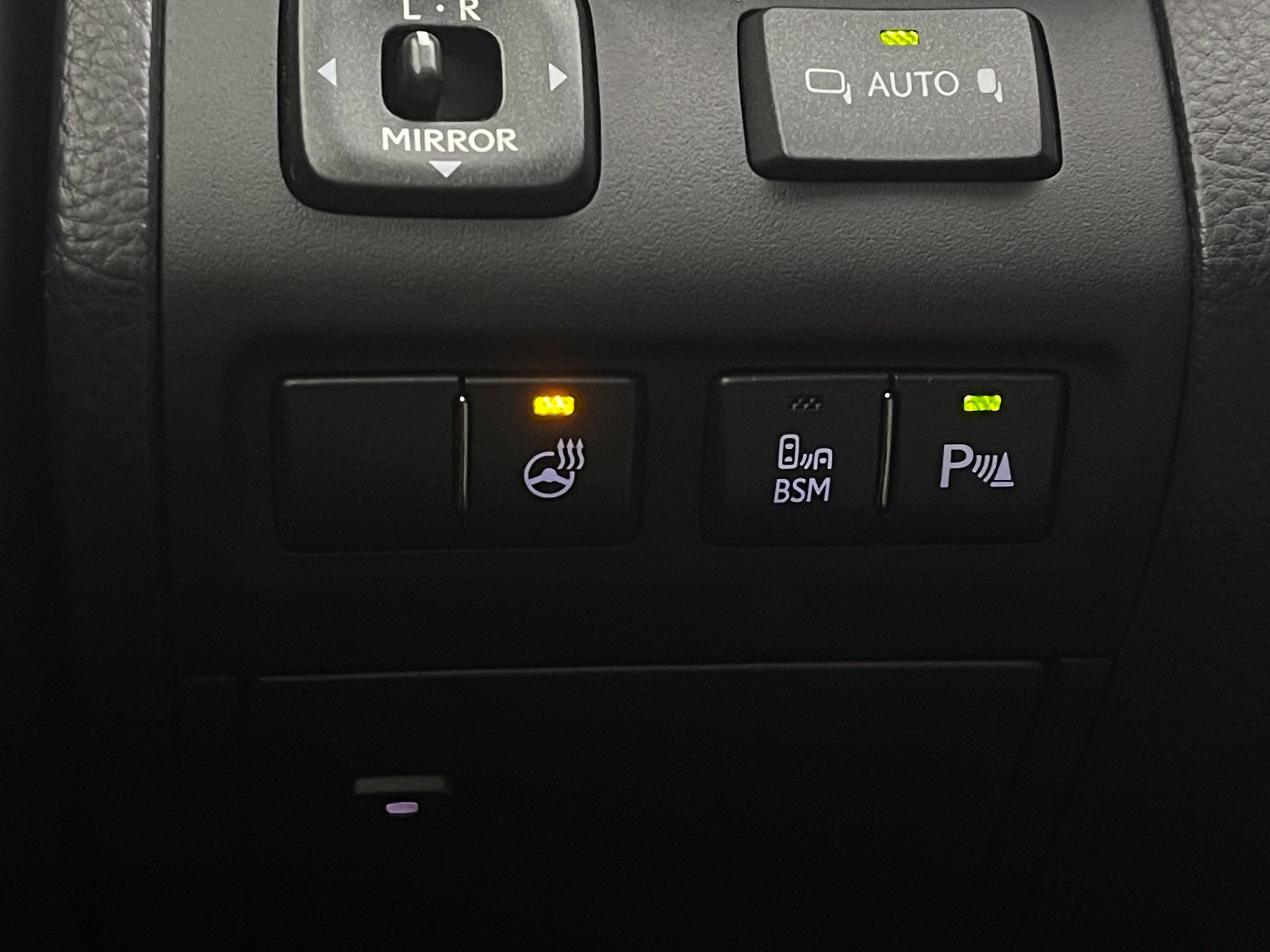 Used 2013 Lexus LS 460 AWD w/ Comfort Pkg image 34