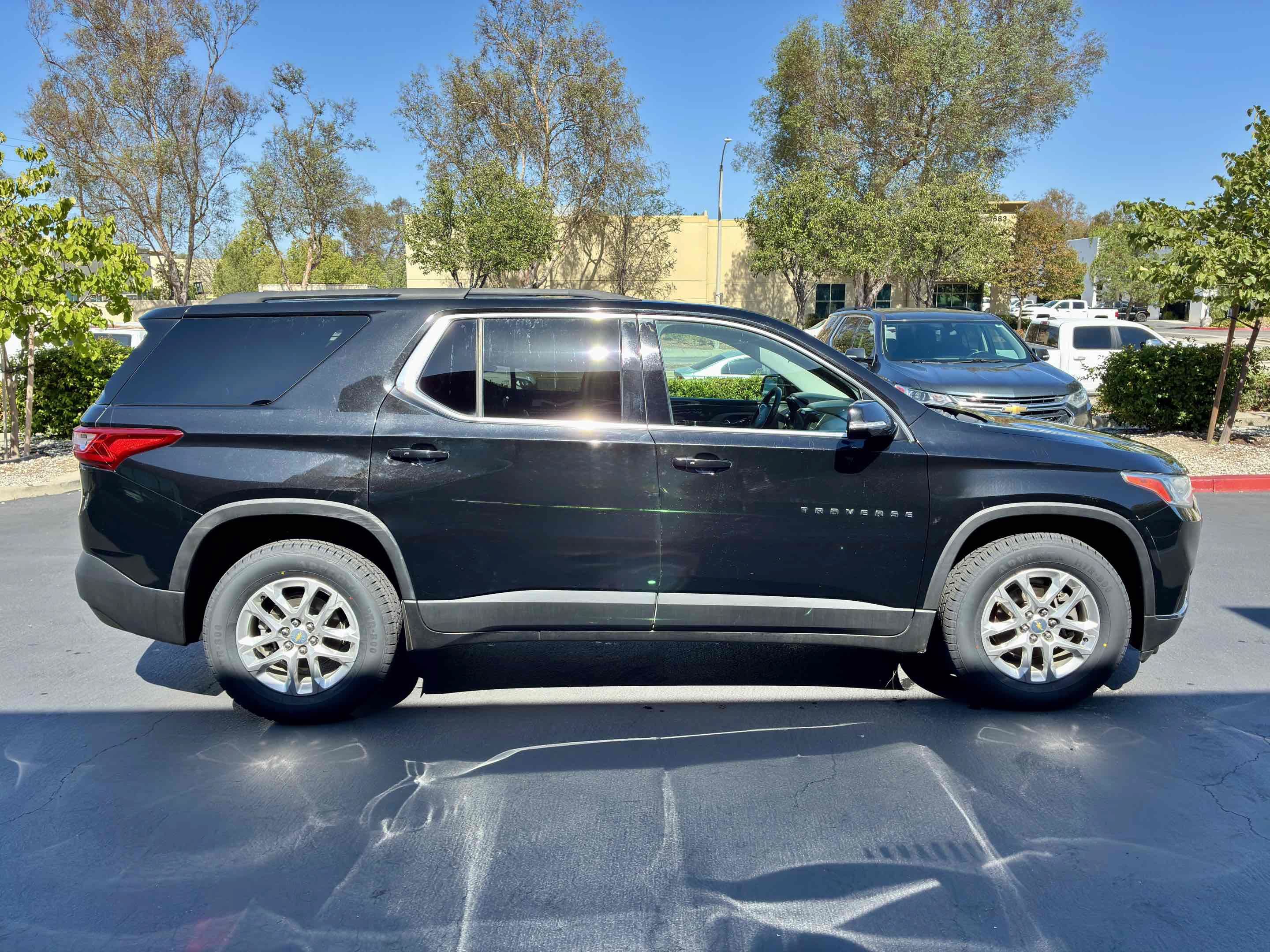 Used 2020 Chevrolet Traverse LT FWD image 7