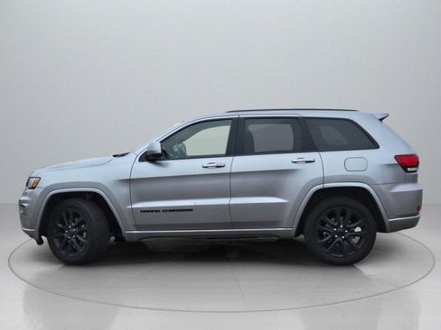 Used 2017 Jeep Grand Cherokee Altitude image 4