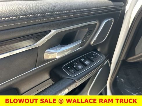 Used 2023 RAM 1500 Laramie AWD/4WD image 19