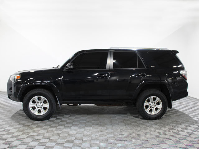 Used 2016 Toyota 4Runner SR5 AWD/4WD image 3