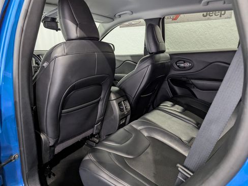 Used 2021 Jeep Cherokee Latitude Plus AWD/4WD image 10