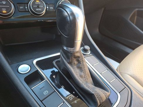 Used 2019 Volkswagen Jetta SE w/ Cold Weather Package image 14