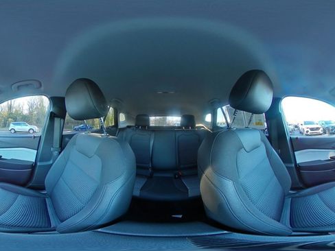 Used 2025 Chevrolet Trax LT w/ LT Convenience Package image 41