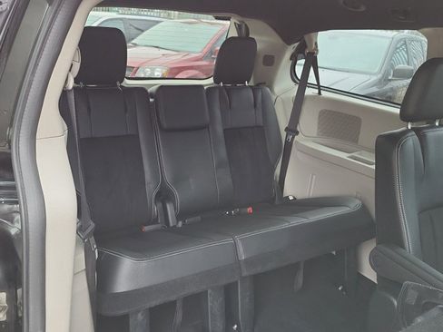 Used 2018 Dodge Grand Caravan SXT w/ Driver Convenience Group image 23