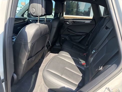 Used 2022 Porsche Macan AWD/4WD image 5