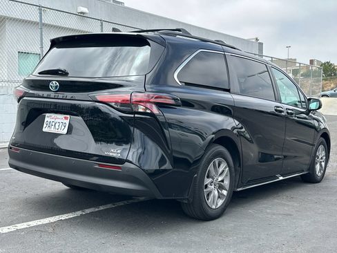 Used 2022 Toyota Sienna XLE w/ XLE Plus Package AWD/4WD image 3