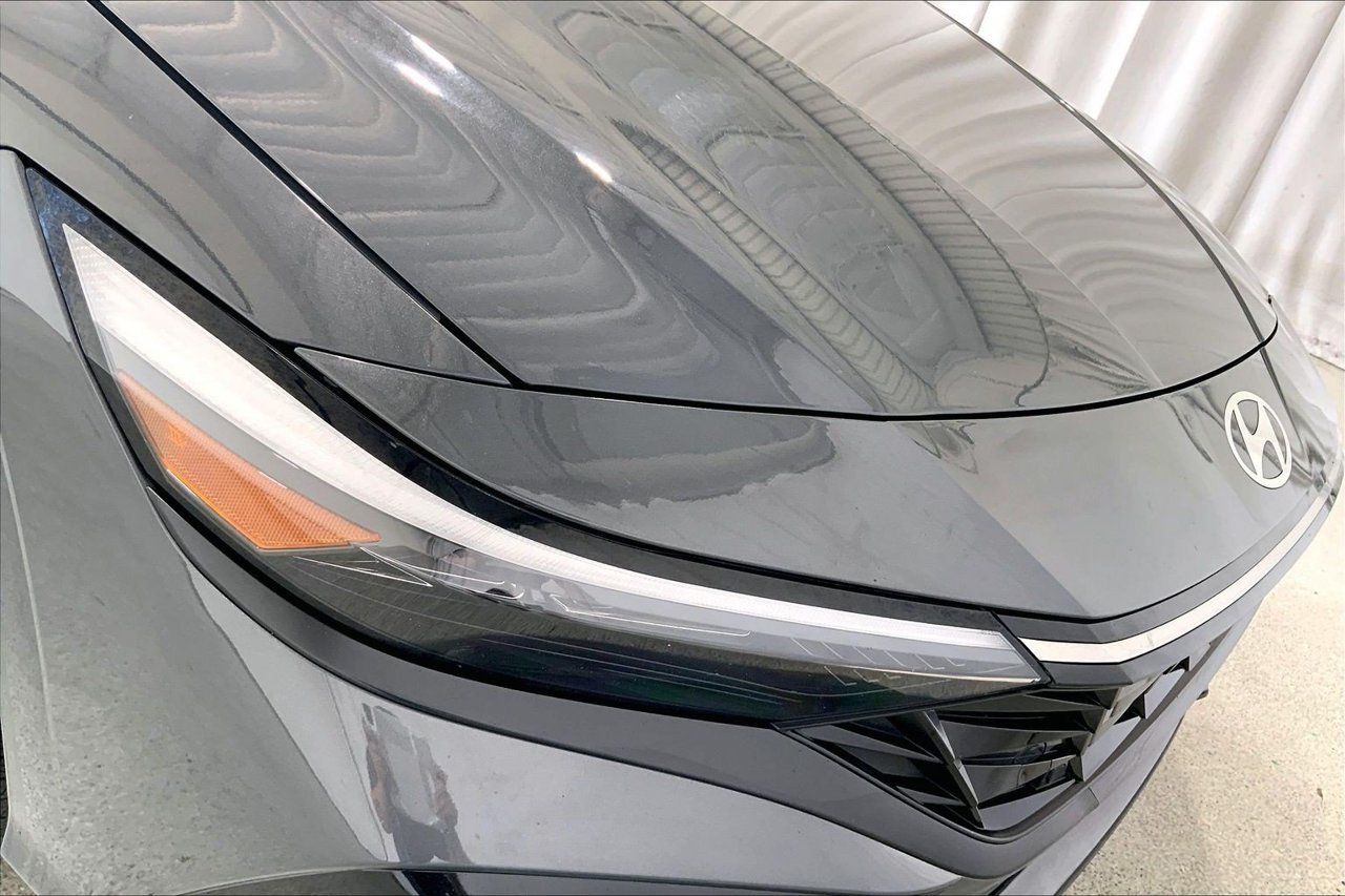 Used 2024 Hyundai Elantra Limited FWD image 28