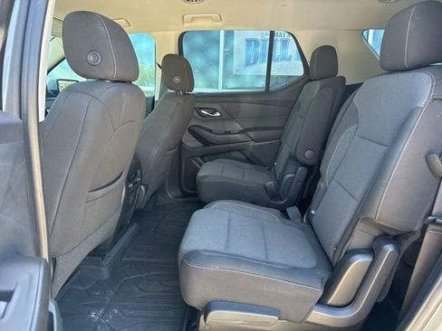 Used 2020 Chevrolet Traverse LT image 10