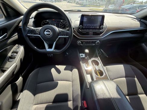 Used 2024 Nissan Altima 2.5 SV FWD image 7