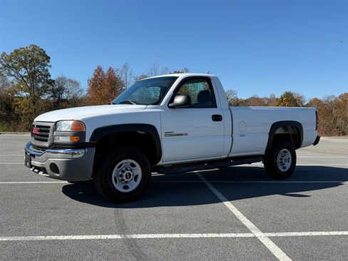 Used 2005 GMC Sierra 2500 W/T w/ Heavy-Duty Power Package image 1