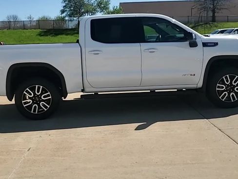 Used 2024 GMC Sierra 1500 AT4 w/ Technology Package AWD/4WD image 9