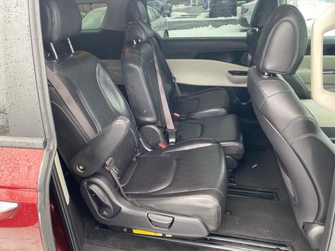 Certified 2024 Kia Carnival EX image 22