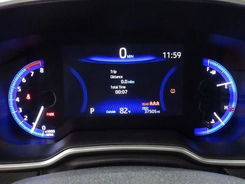 Used 2022 Toyota Corolla Cross XLE image 28