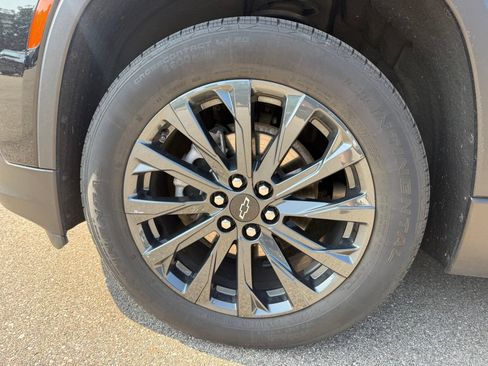 Used 2023 Chevrolet Traverse RS w/ LPO, Floor Liner Package AWD/4WD image 7