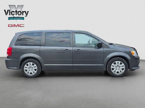 Used 2017 Dodge Grand Caravan SE w/ Power Window Group FWD image 19