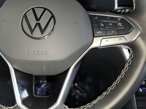Used 2025 Volkswagen Taos SE FWD image 25
