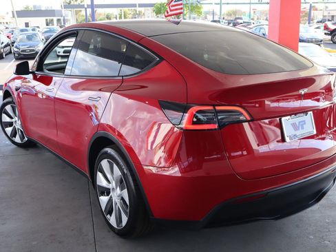 Used 2021 Tesla Model Y Long Range image 7