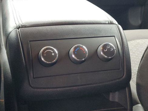 Used 2011 Chevrolet Traverse LT w/ Personal Connectivity Package image 22