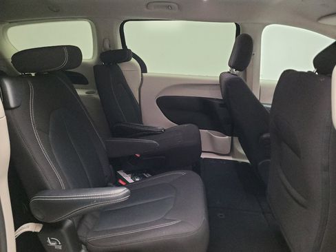 Used 2023 Chrysler Voyager LX FWD image 19