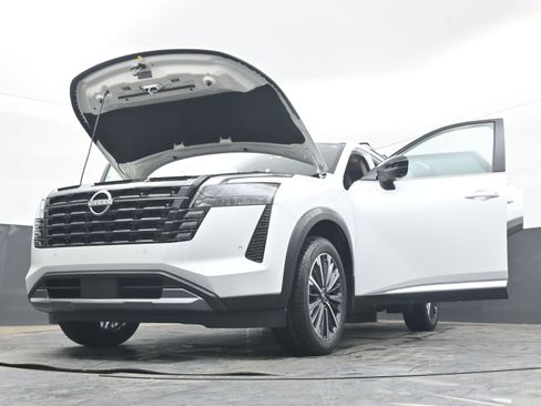 New 2026 Nissan Pathfinder Platinum FWD image 42