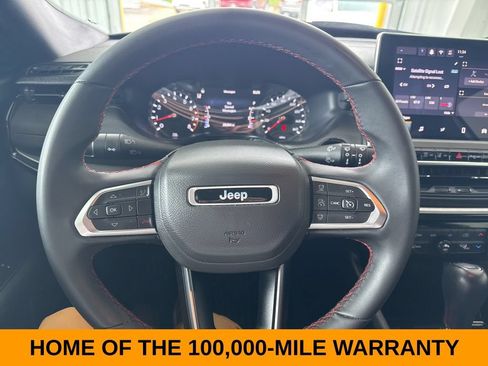 Used 2025 Jeep Compass Trailhawk AWD/4WD image 10