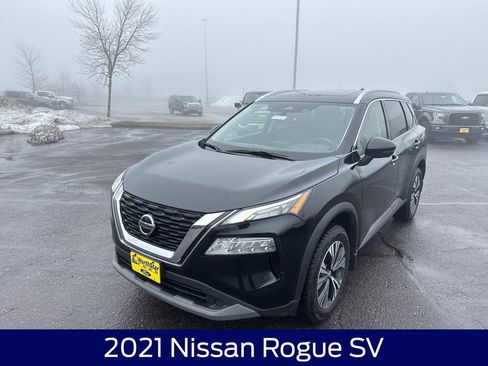 Used 2021 Nissan Rogue SV image 3