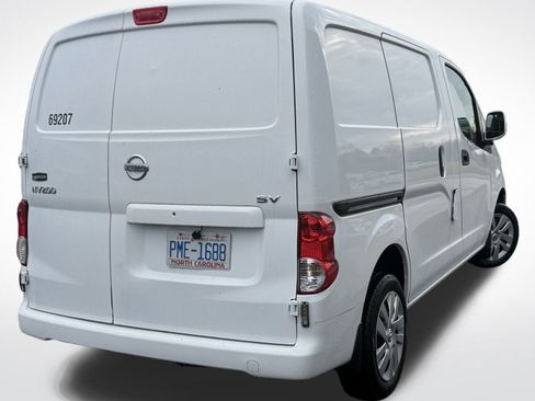 Used 2017 Nissan NV200 SV image 2