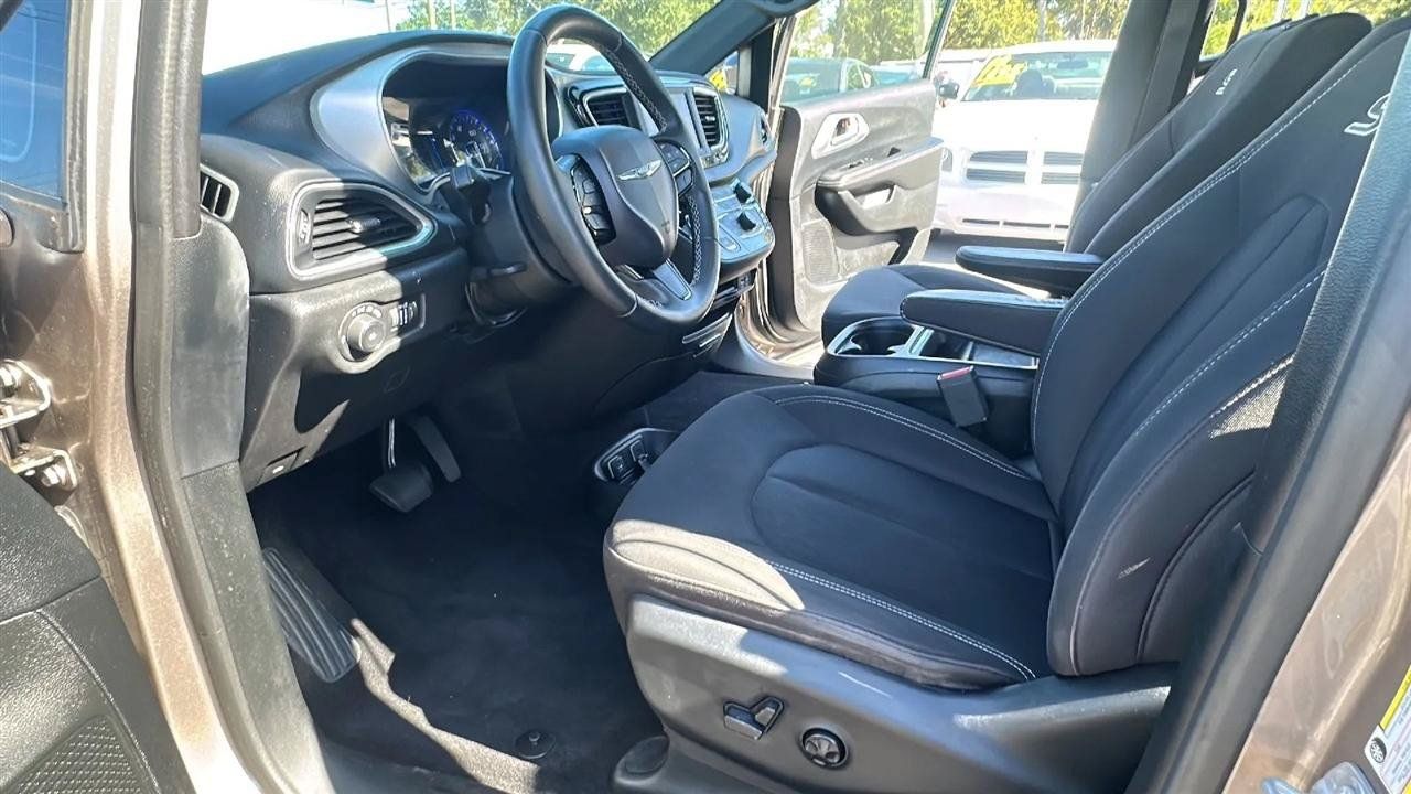 Used 2018 Chrysler Pacifica Touring Plus w/ S Appearance Package FWD image 24