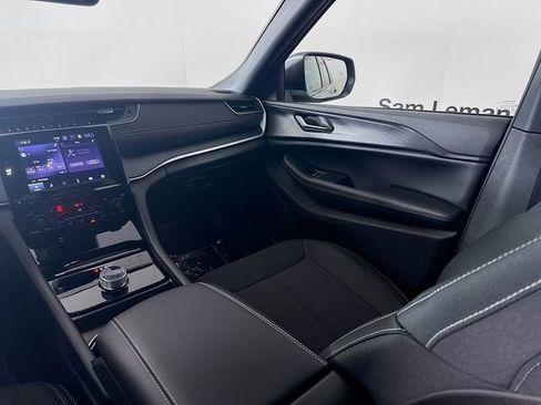 New 2025 Jeep Grand Cherokee L Laredo image 23