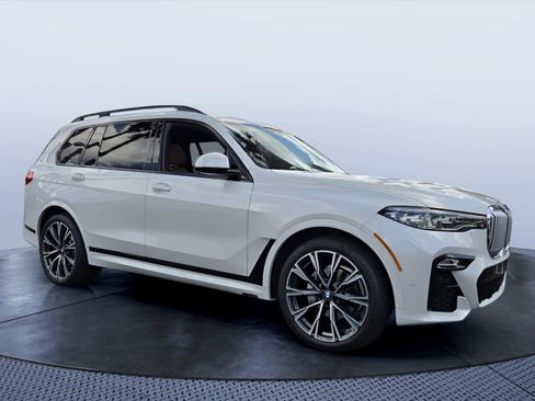 Used 2022 BMW X7 xDrive40i w/ M Sport Package AWD/4WD image 1